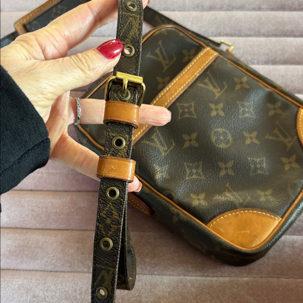 Louis Vuitton Danube Crossbody Bag - Picture 7 of 10